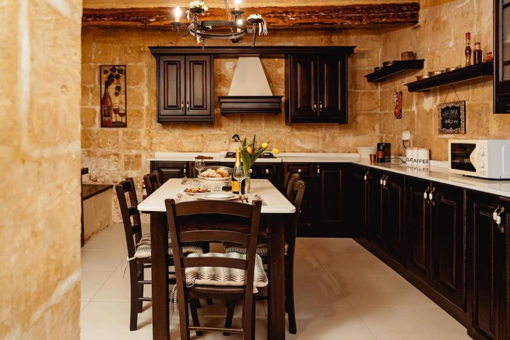 Enchanting 2Bdr Townhouse In Valletta Centre! Dış mekan fotoğraf