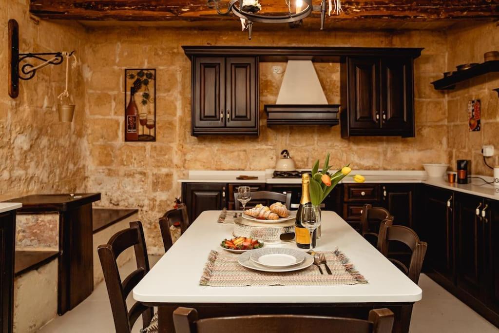 Enchanting 2Bdr Townhouse In Valletta Centre! Dış mekan fotoğraf
